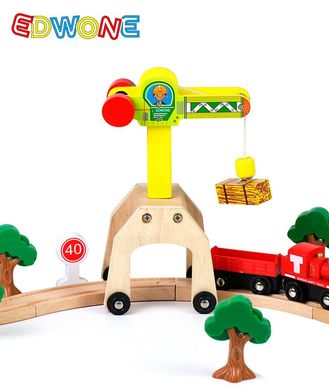 Іграшковий кран з дерева Edwone для залізних доріг, 3+